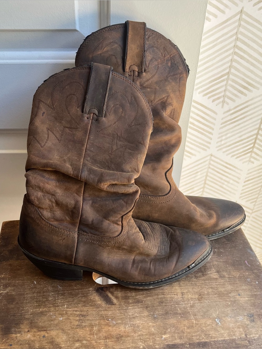 Durango Women's RD542 Slouch
Western Boots Distressed Tan SZ 7.5